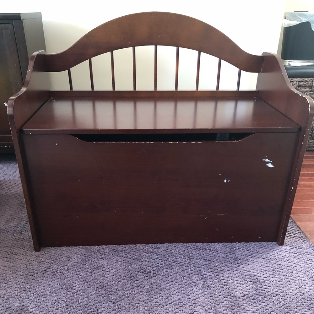 Storage chest in good condition